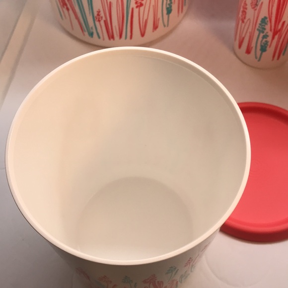 Tupperware  Set of 8  One touch Canister ,1 Jumbo  Jug & (4) Tumbler - Picture 10 of 16